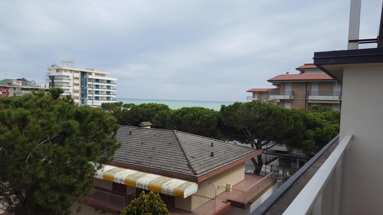 Residence Gallo - Walterigato Apartments Per Solo Famiglie Lido di Jesolo Dış mekan fotoğraf
